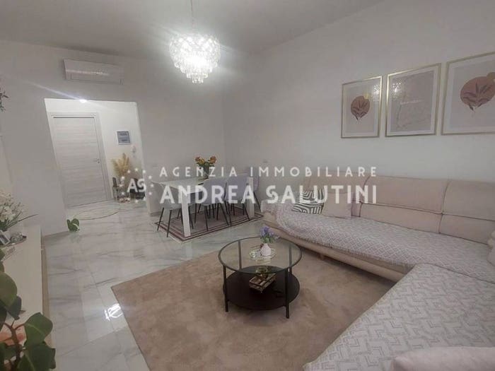 Appartamento con 6 locali in vendita in Oltrera, Pontedera