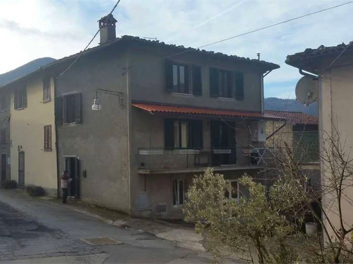 Casa con 6 locali in vendita in Via Santo Stefano, Camporgiano