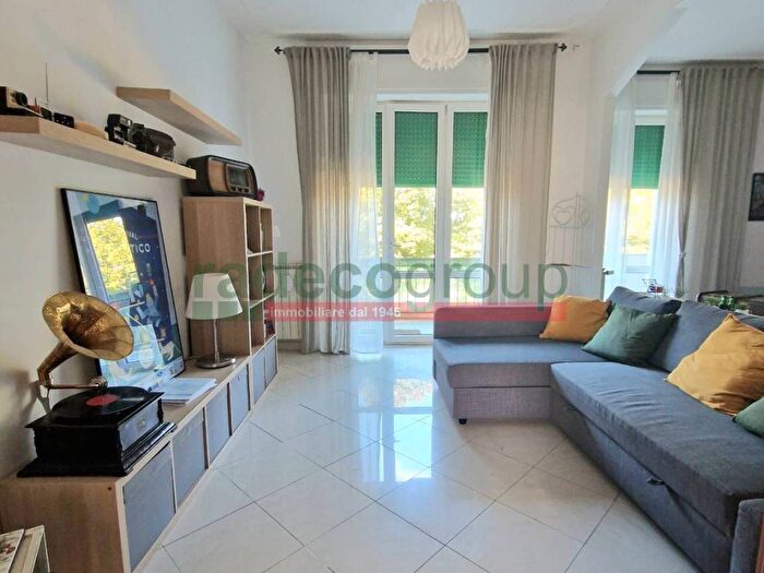 Appartamento quadrilocale in vendita in Via Fratelli Bandiera, Shangai, Livorno