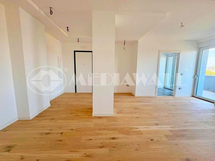 Appartamento con 6 locali in vendita in Via Guglielmo Oberdan, Centro Storico, Pordenone
