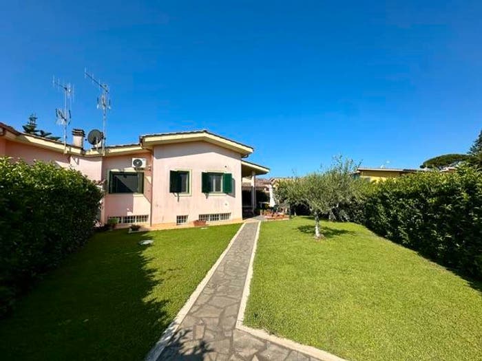 Casa con 5 locali in vendita in Via Pompei, Nuova Florida, Ardea