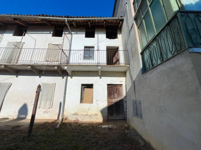 Casa quadrilocale in vendita in Via Adua, Centro, Montà
