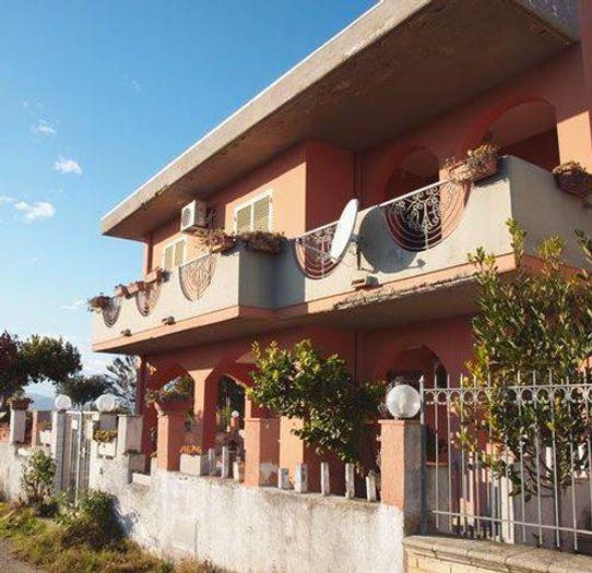Casa con 6 locali in vendita in Via Bertolone, Atri