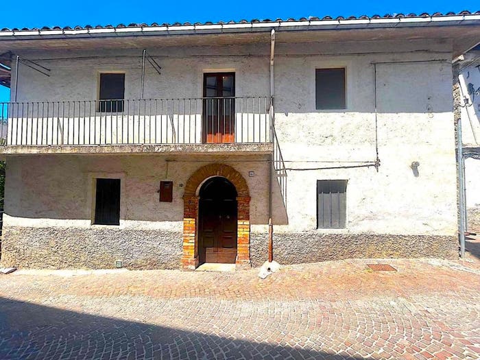 Casa quadrilocale in vendita in piazza san rocco, Intermesoli, Pietracamela