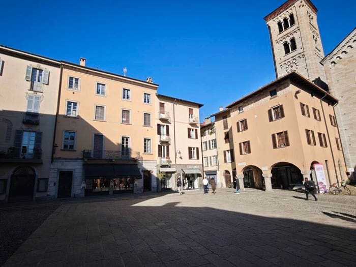 Casa quadrilocale in vendita in Via Cesare Cantù, Centro Storico, Como