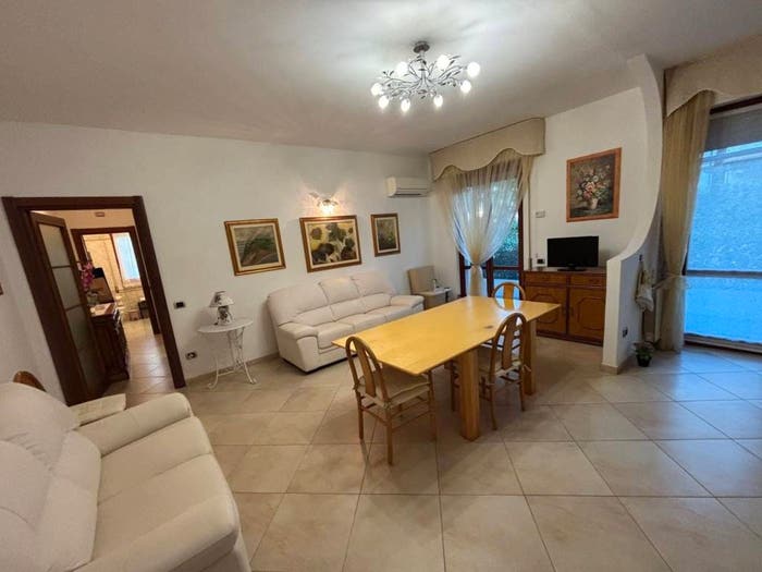 Appartamento trilocale in vendita in Via Magliano, Marina di Massa Centro, Massa