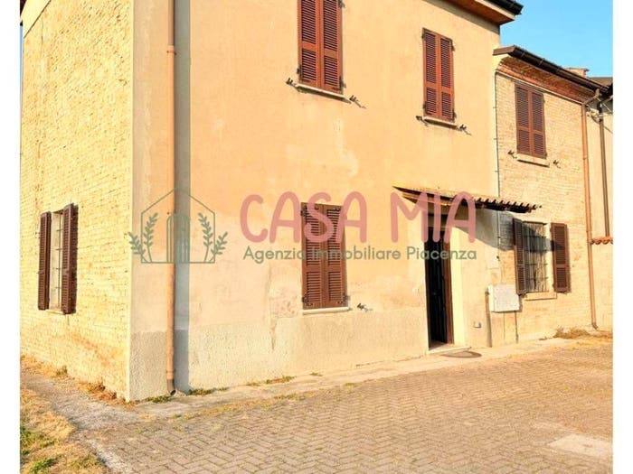 Casa quadrilocale in vendita in loalità zerbione, Calendasco