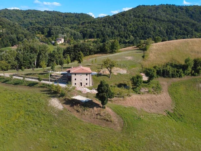Casa con 6 locali in vendita in via Canobbi, Castel d'Aiano