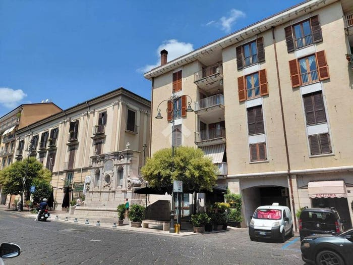 Appartamento trilocale in vendita in Via Umberto I, Centro Storico, Avellino