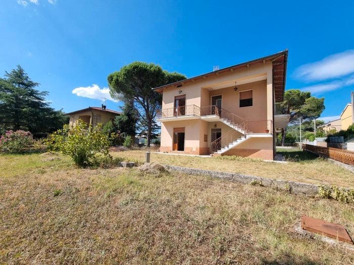 Casa quadrilocale in vendita in Case Sparse Ossaia, Cortona