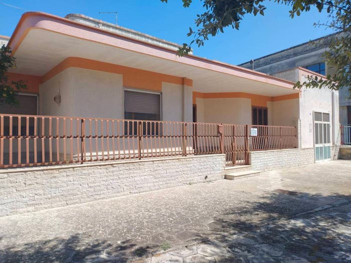 Casa quadrilocale in vendita in Via Colonnello Italo Valente, Salice Salentino