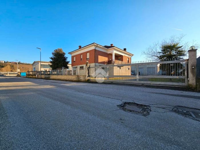 Casa con 6 locali in vendita in STRADA CANELLI, Nizza Monferrato