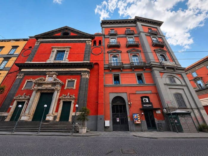 Appartamento quadrilocale in vendita in Via Santa Maria di Costantinopoli, Museo, Napoli