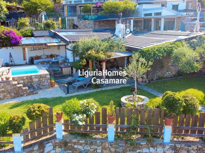 Casa bilocale in vendita in Strada Riveure, Piani Torrazza, Imperia