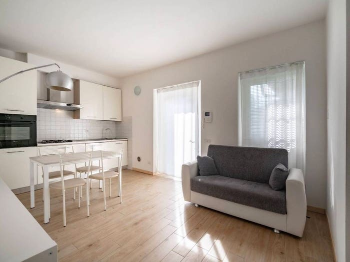 Appartamento trilocale in vendita in Via Maggiore, Pescarenico, Lecco