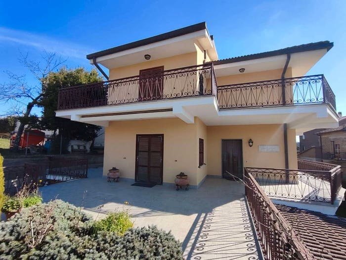 Casa con 6 locali in vendita in via asinello, Centro, Montefiascone