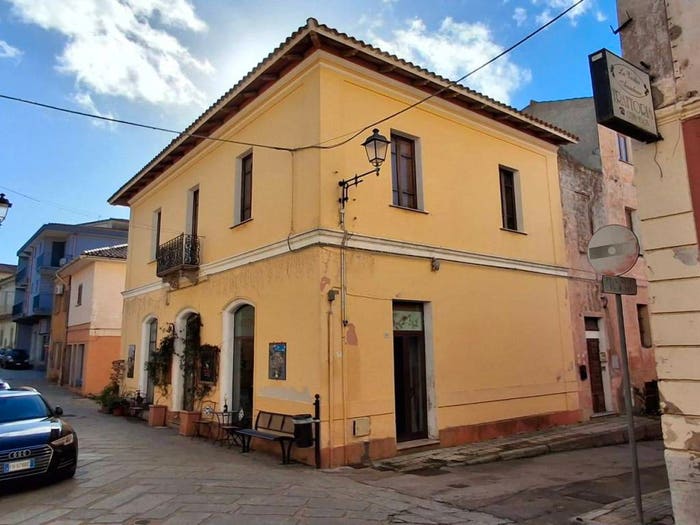 Appartamento quadrilocale in vendita in Via Regina Elena, Arzachena Paese, Arzachena