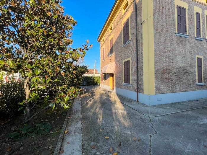 Casa con 6 locali in vendita in Via Emilia Est, Modena Est, Modena