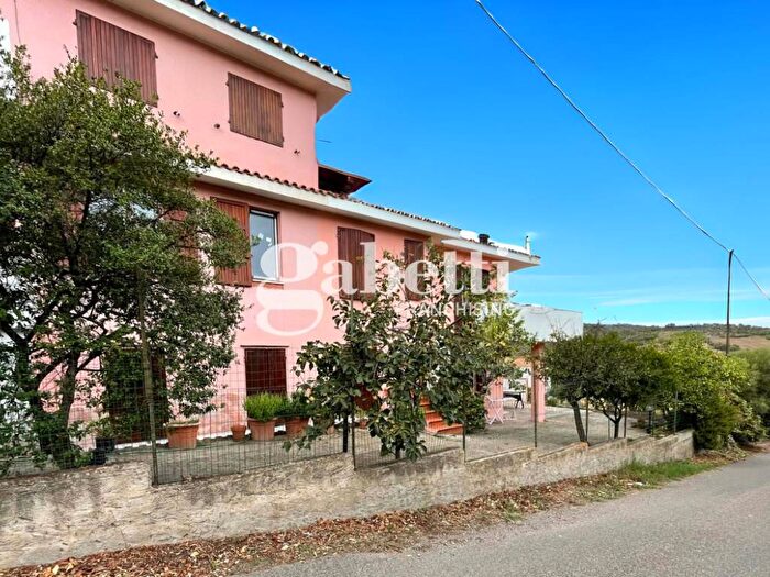 Appartamento con 5 locali in vendita in Limpiddu Via Tirso, Limpiddu, Budoni