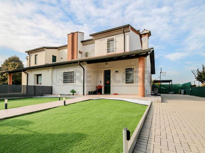 Casa con 6 locali in vendita in Via XXV Aprile, Centro, Quinto Vicentino