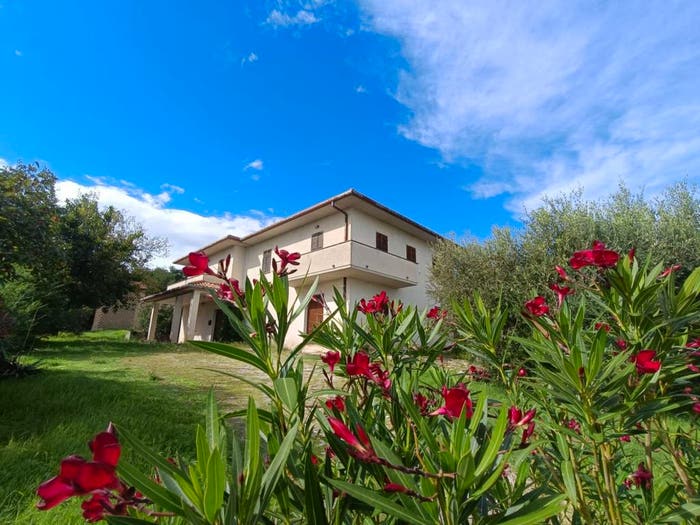 Casa con 6 locali in vendita in Vigliano, Montefalco