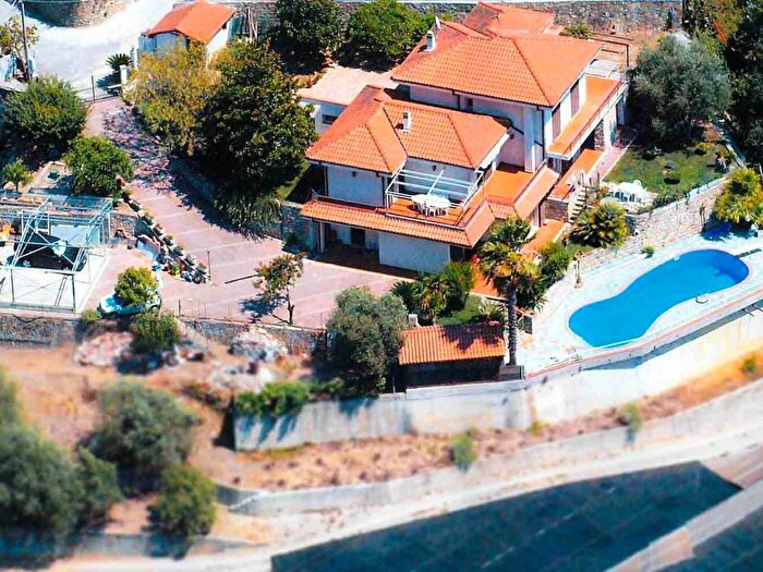 Casa con 6 locali in vendita in Via Provinciale, Vallecrosia