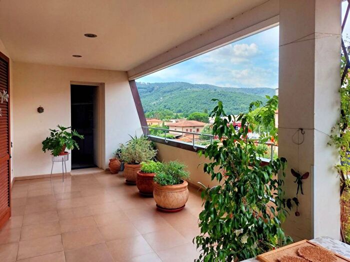 Appartamento con 6 locali in vendita in Viale della Resistenza N snc, Tavernelle, Panicale