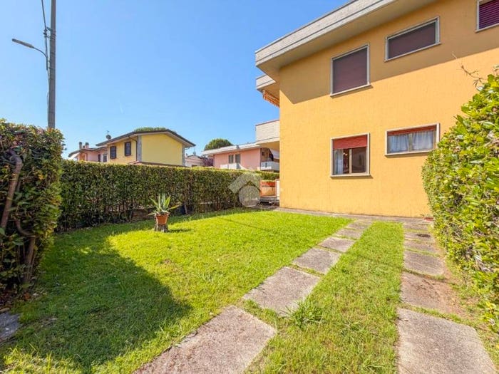 Appartamento bilocale in vendita in Via Venezia, Marina di Massa Centro, Massa