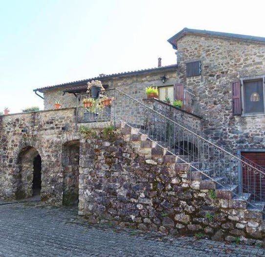 Casa con 6 locali in vendita in Via Caprio, Caprio, Filattiera