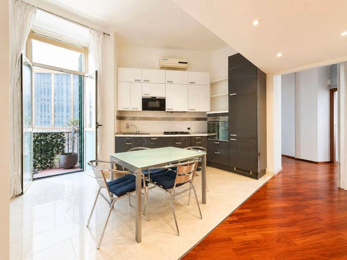 Appartamento quadrilocale in vendita in Via Nino Oxilia, Pasteur, Milano