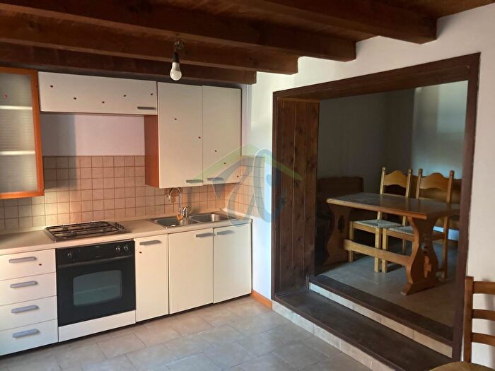 Appartamento con 6 locali in vendita in Via Ziano, Ziano Piacentino