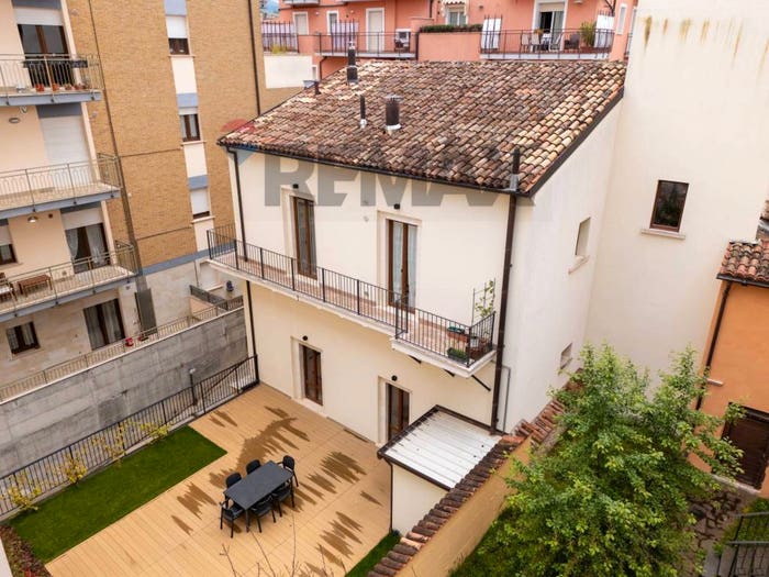 Casa con 6 locali in vendita in Via SAmico, Duomo Fontana Luminosa, L'Aquila
