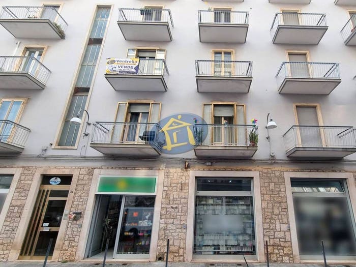 Appartamento trilocale in vendita in Via Leonardo Pinto, Putignano