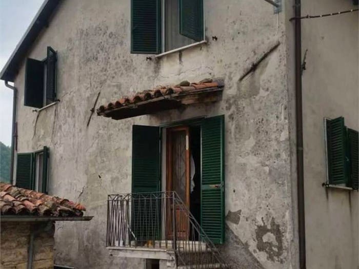 Casa con 5 locali in vendita in Via Piana No Number, Puglianella, Camporgiano