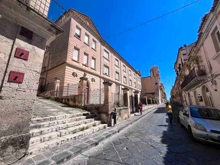 Casa quadrilocale in vendita in Via Dante Alighieri, Centro, Noto