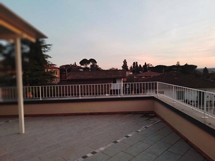Casa con 6 locali in vendita in via Marconi, Centro, Monsummano Terme