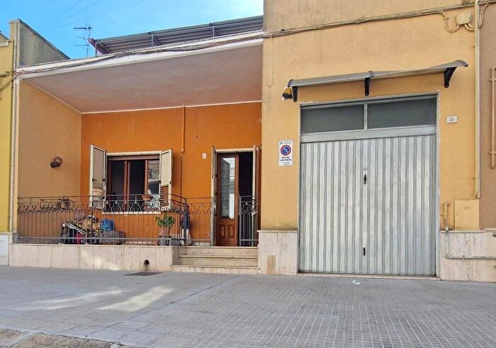 Appartamento con 5 locali in vendita in Via Solano, Lequile