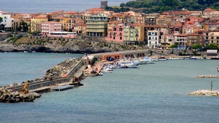 Appartamento trilocale in vendita in Via Porto, Marina Di Camerota, Camerota