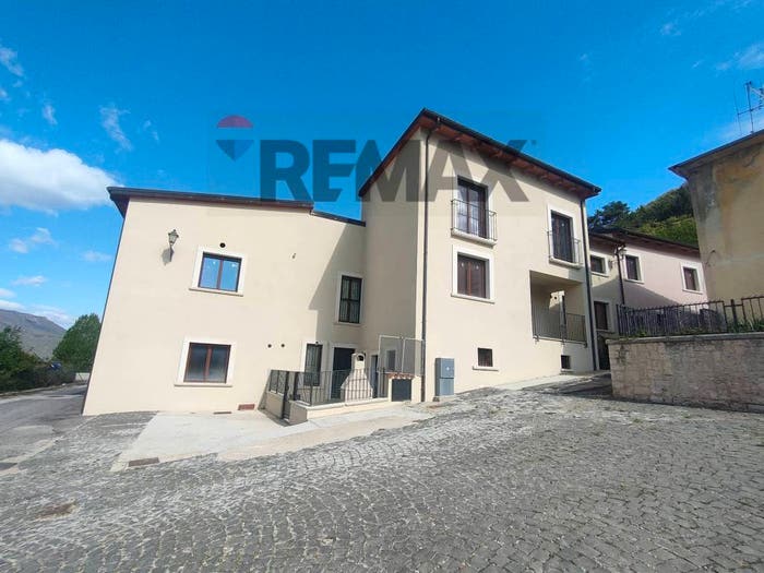 Casa con 5 locali in vendita in VIALE RIMEMBRANZA, Fagnano Alto