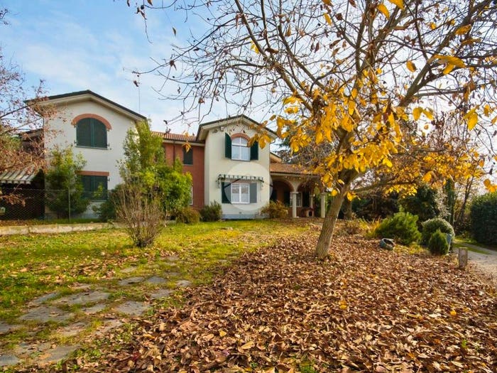 Casa con 5 locali in vendita in Viale della Costituzione, Centro, Bra