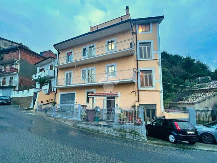 Appartamento trilocale in vendita in Corso San Benedetto, Centro, Cetraro