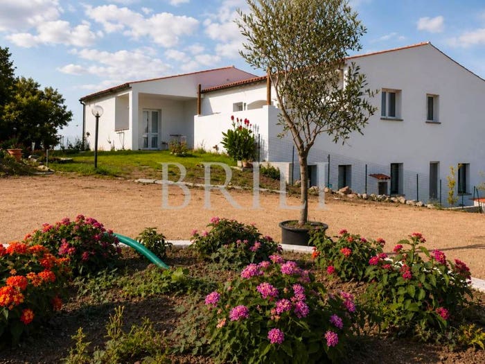 Casa con 6 locali in vendita in Luogosanto
