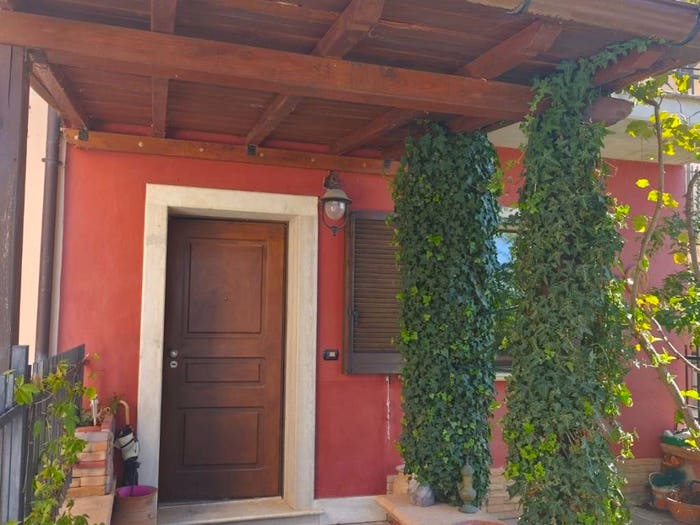 Casa con 6 locali in vendita in Via del Fosso, Paterno, Avezzano