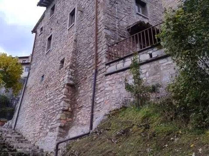 Appartamento con 6 locali in vendita in Via Del Serone, Roccanolfi, Preci