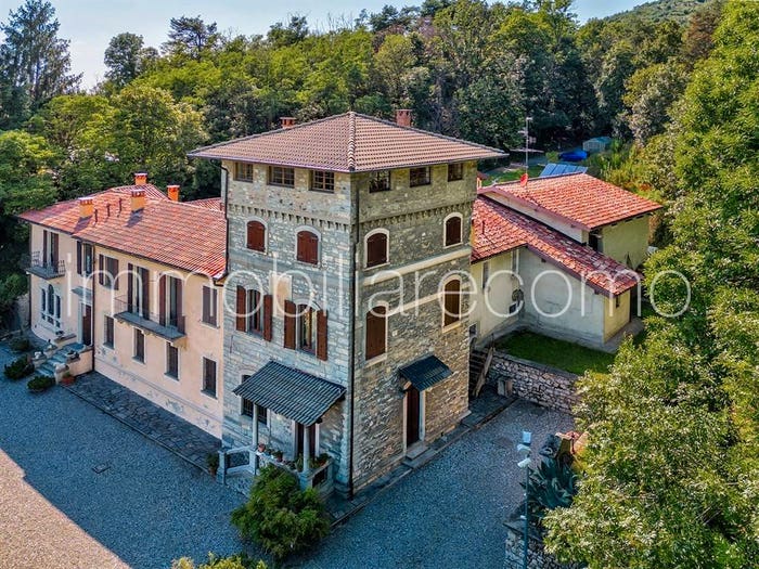 Casa con 6 locali in vendita in Cardano, Como