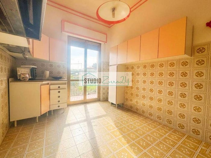 Appartamento con 6 locali in vendita in via rotino, Castagnola, Massa