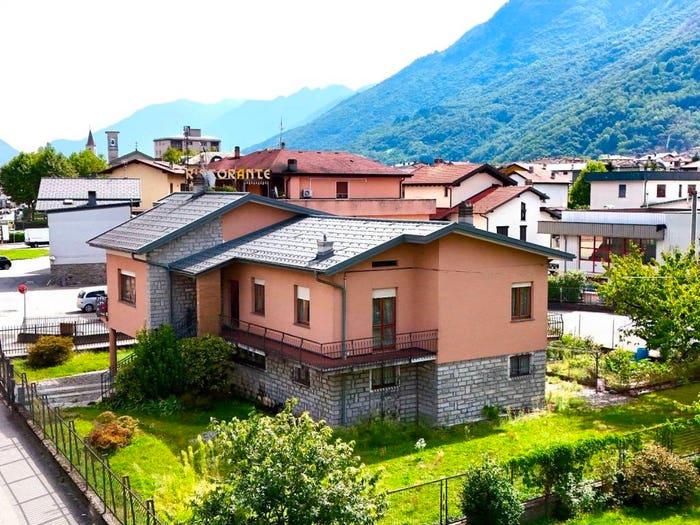 Casa con 5 locali in vendita in Via Ercole Carcano, Centro, Delebio