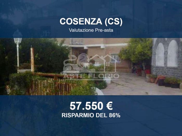 Appartamento con 6 locali in vendita in Via Gerolamo Sambiase, Panebianco Stadio Città Acquedotto, Cosenza