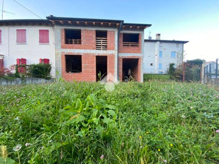 Casa con 5 locali in vendita in Via Monte Grappa, Centro, Cornuda