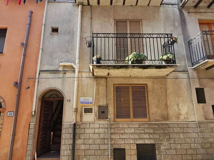 Casa con 5 locali in vendita in Via Cristoforo Colombo No Number, Isnello